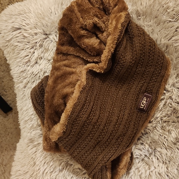 NEW UGG INFINITY SCARF AND HAT SET - Picture 2 of 4